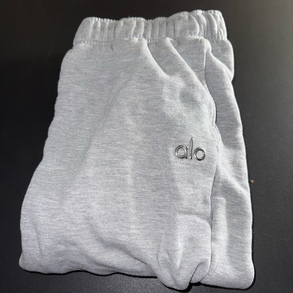 Alo Yoga Sweatpants - Medium - Heather Grey - Cuffed - Used